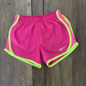 •3 for $10•
Size 6x kids Nike shorts